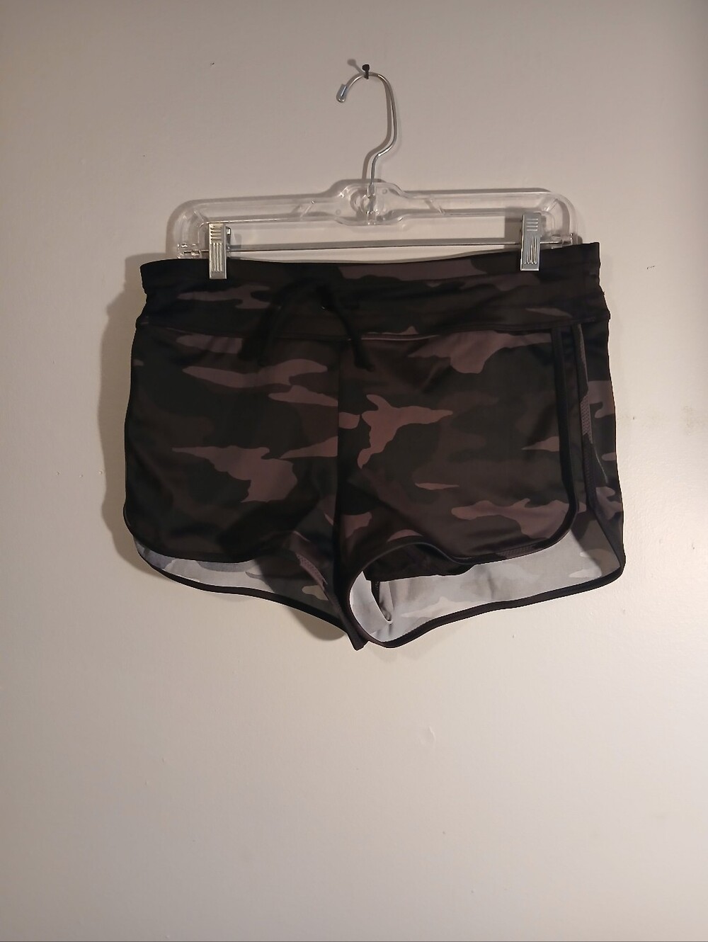 Athleta brand Ladies Camo Print Shorts. Size Small